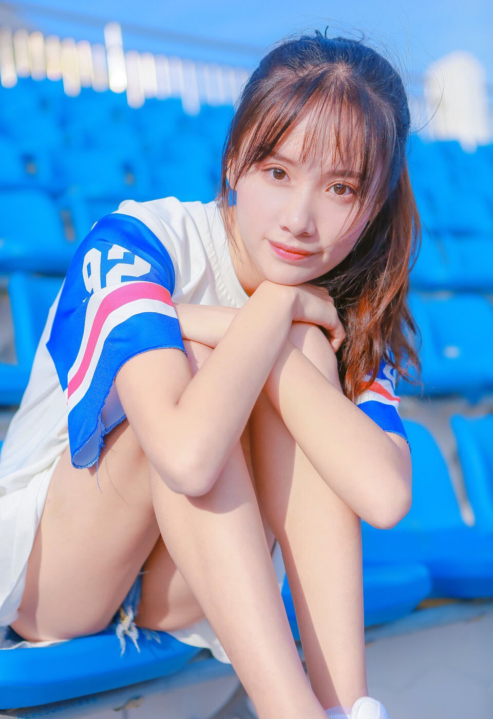 农机闹春耕，风来好花红